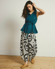 Adelaide Embroidered Sleeveless Linen Blend Shirt - Universal Standard