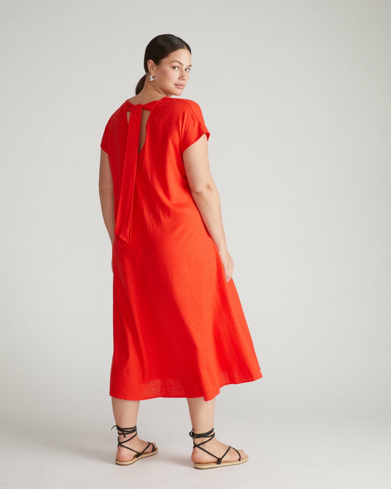 Louvre Bow Back Linen Blend Dress - Universal Standard