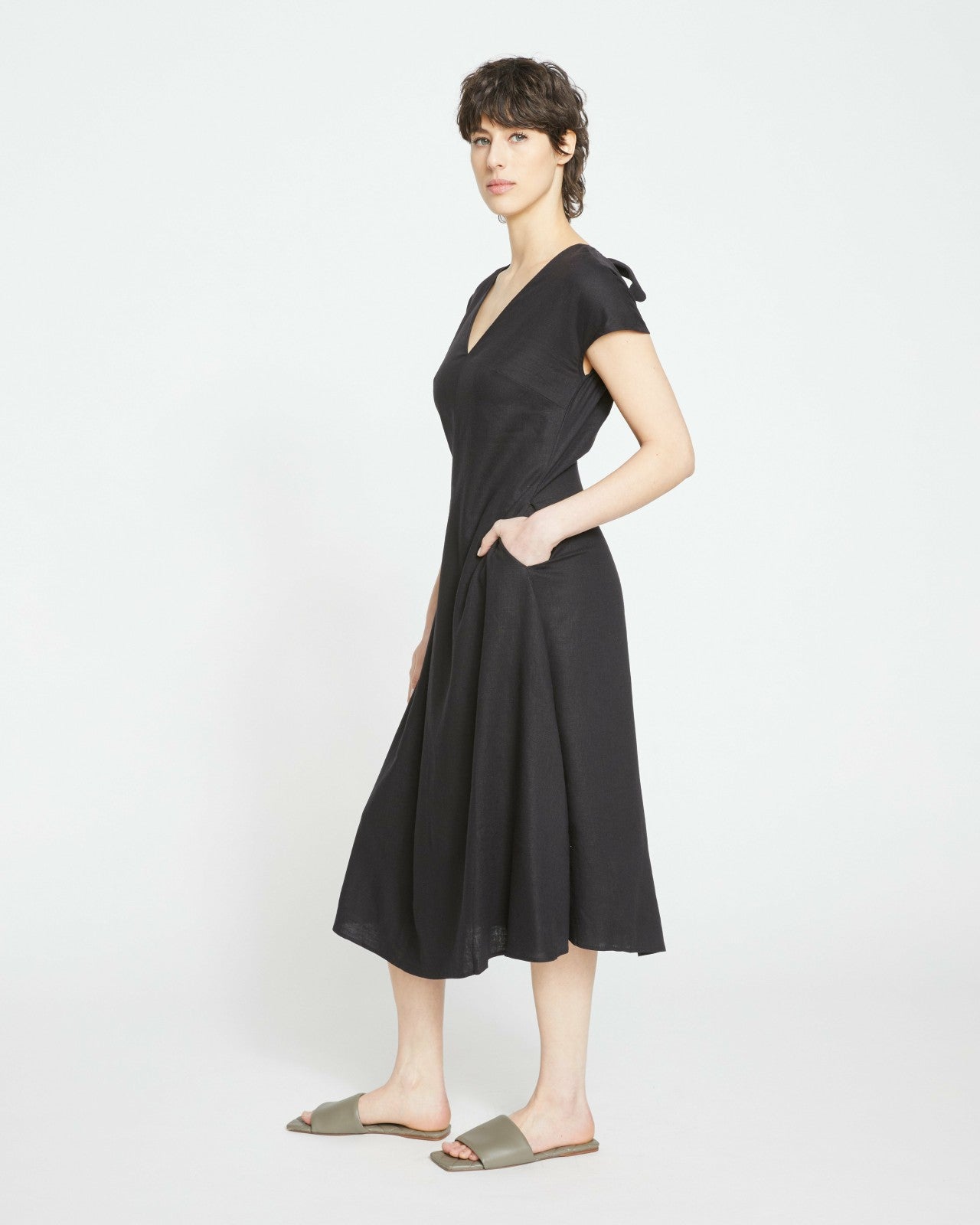 Louvre Bow Back Linen Blend Dress - Universal Standard