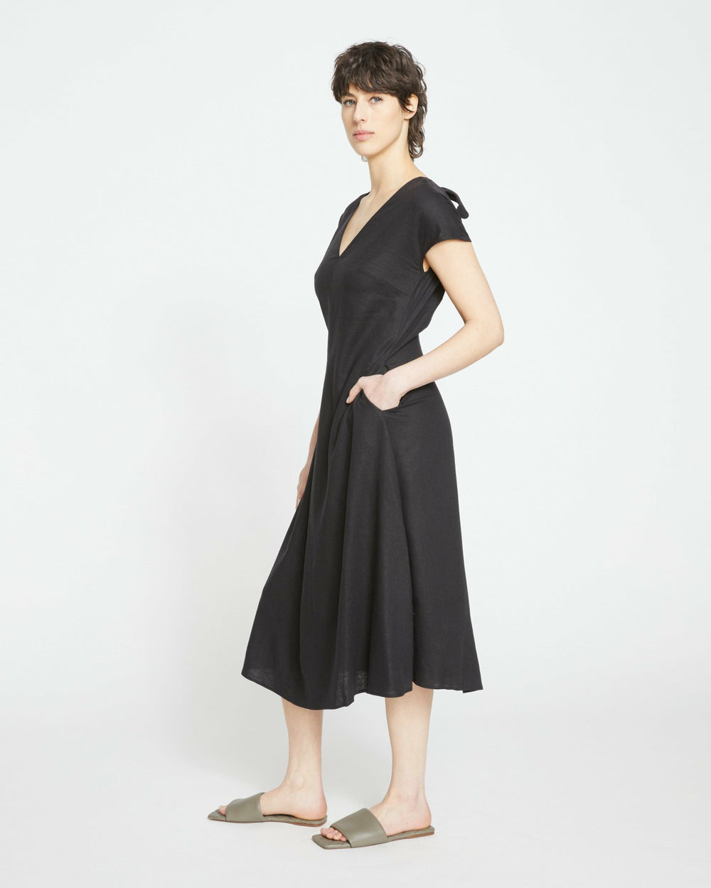 Louvre Bow Back Linen Blend Dress - Universal Standard