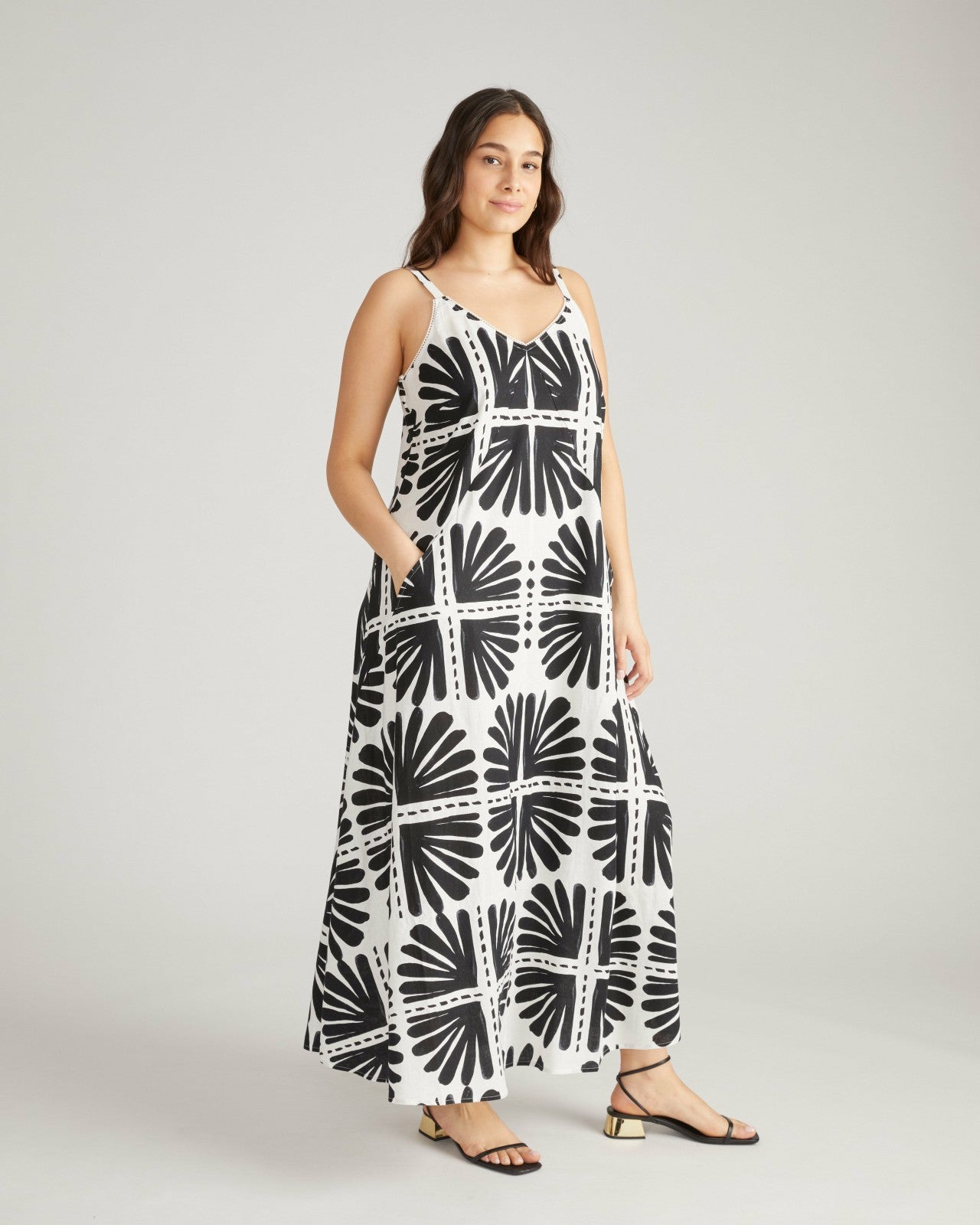 Kite Linen Blend Dress - Universal Standard
