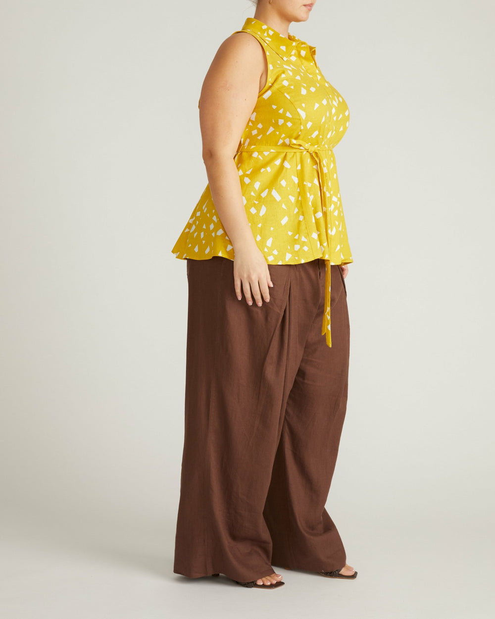 Adelaide Sleeveless Linen Blend Shirt - Universal Standard