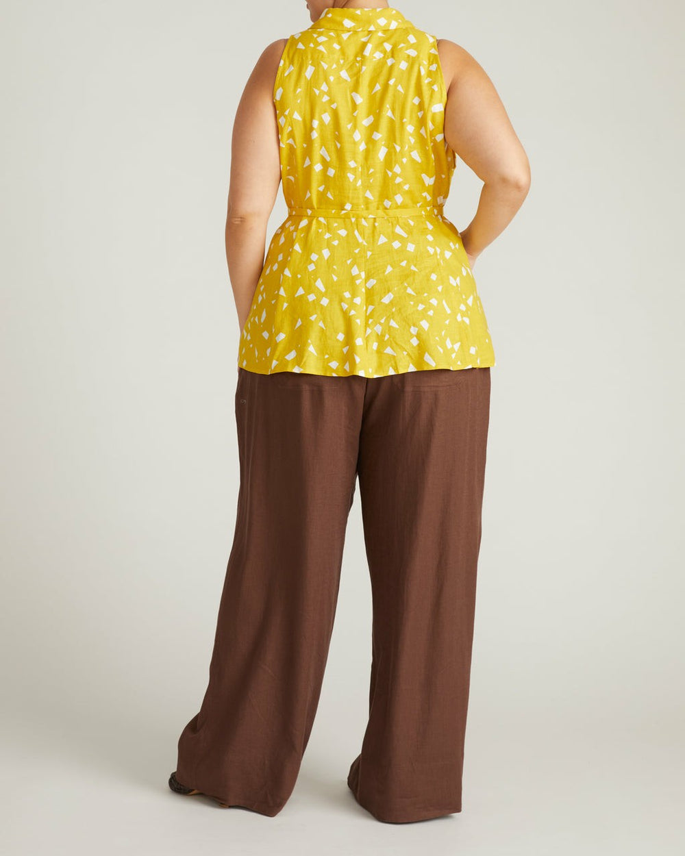 Adelaide Sleeveless Linen Blend Shirt - Universal Standard
