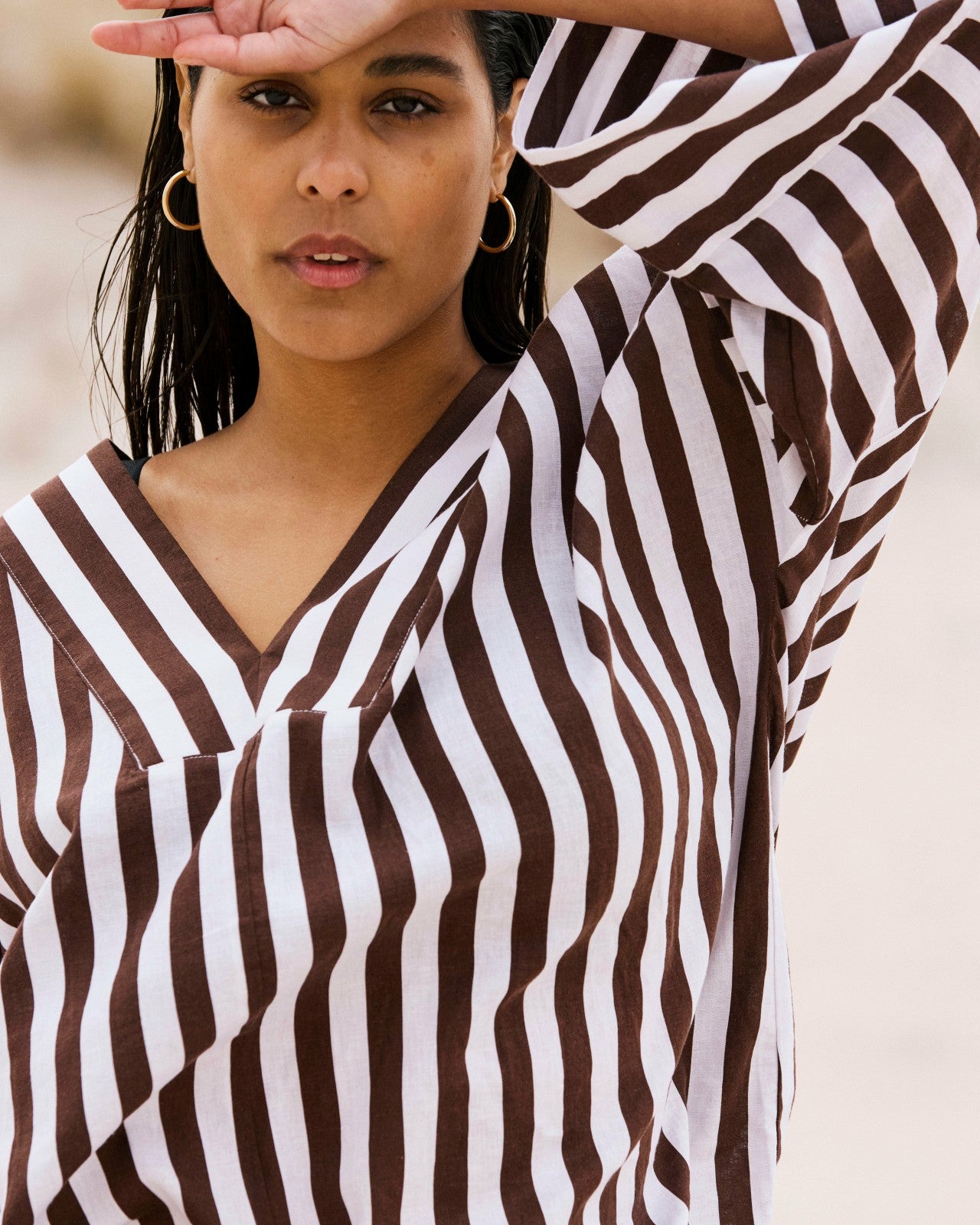 Elio V-Neck Linen Blend Top - Universal Standard