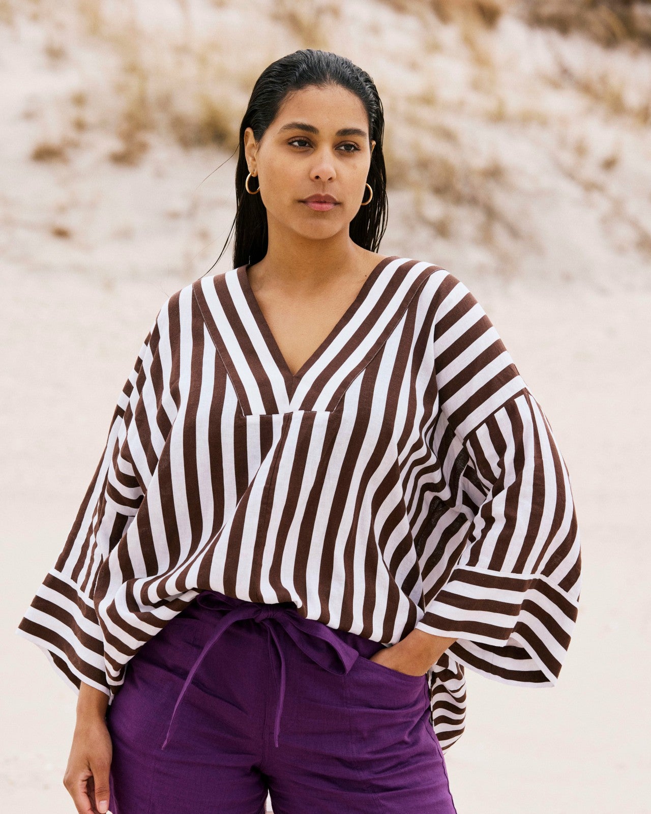 Elio V-Neck Linen Blend Top - Universal Standard