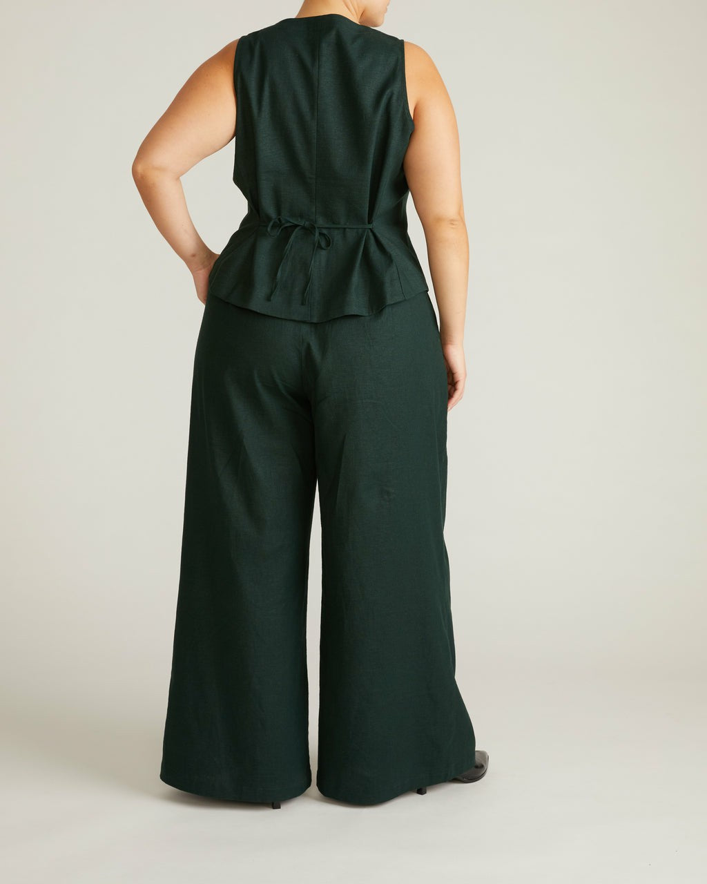 Tamsin Stretch Linen Blend Vest - Universal Standard