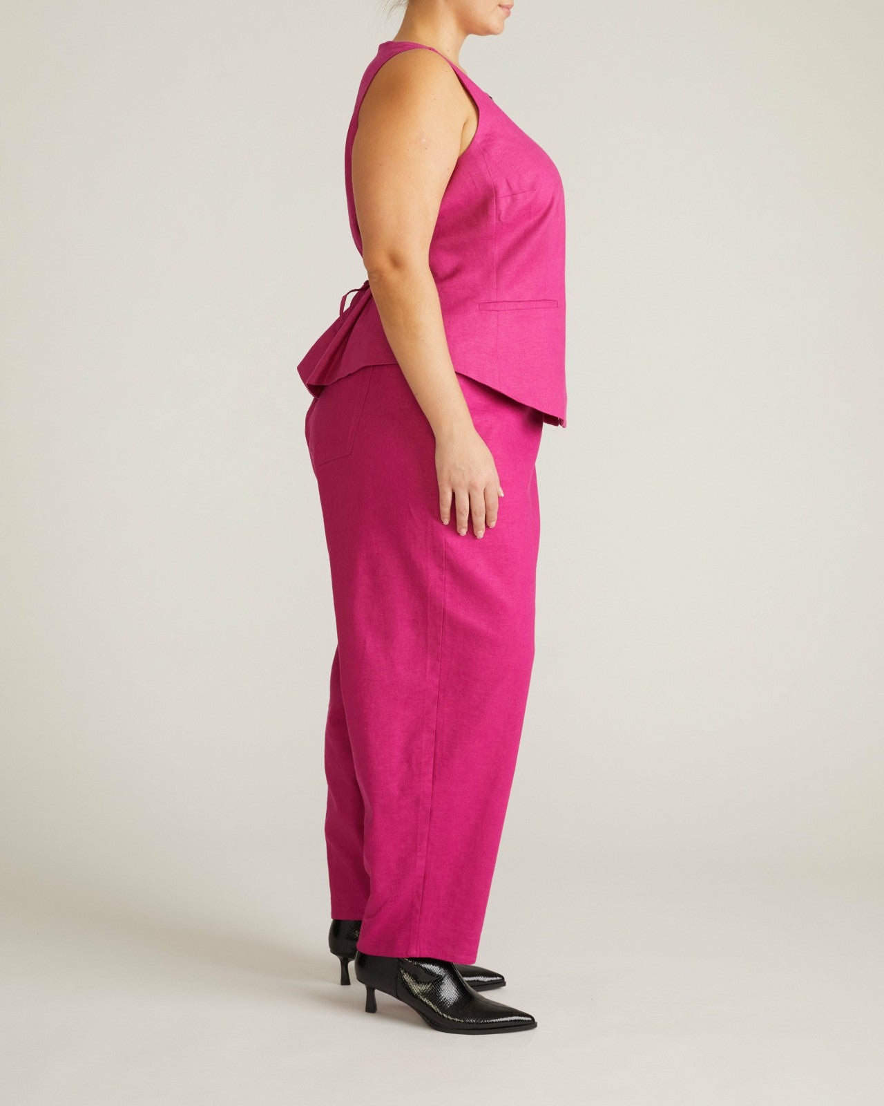 Tamsin Stretch Linen Blend Vest - Universal Standard