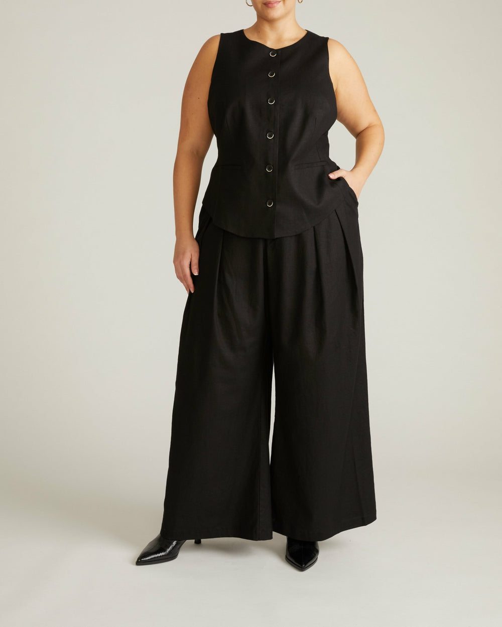 Tamsin Stretch Linen Blend Vest - Universal Standard