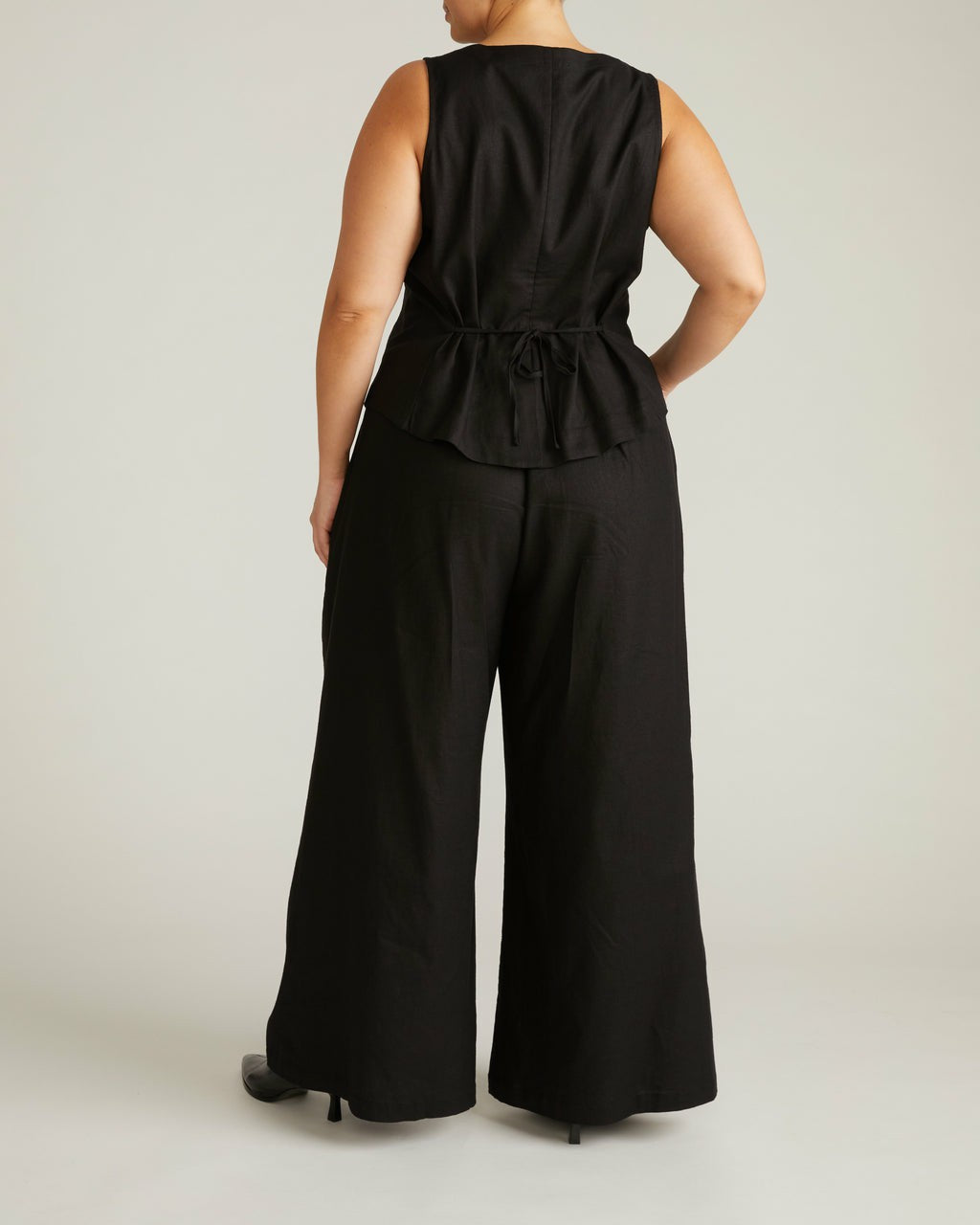 Tamsin Stretch Linen Blend Vest - Universal Standard