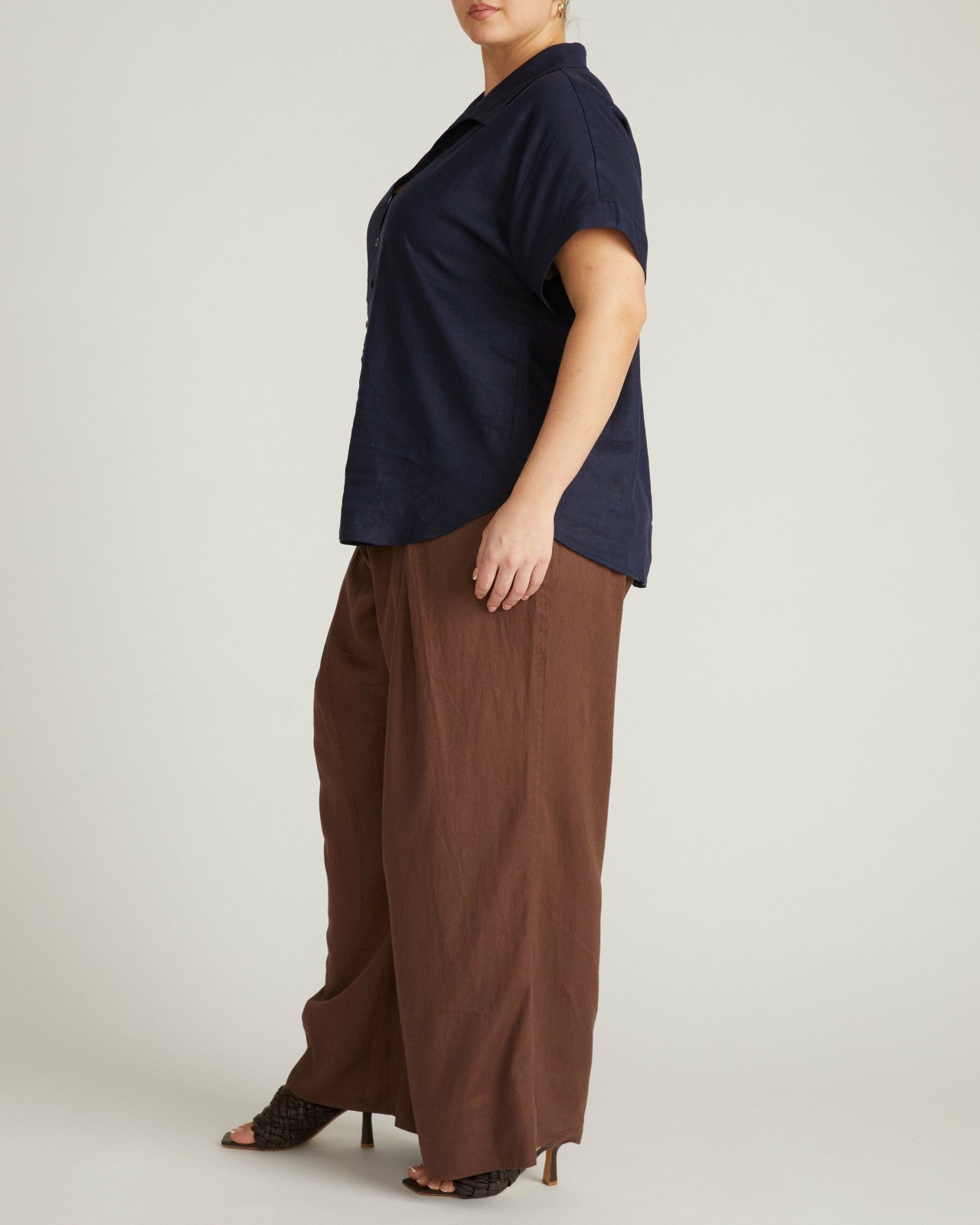 Sandy Short Sleeve Stretch Linen Blend Shirt - Universal Standard