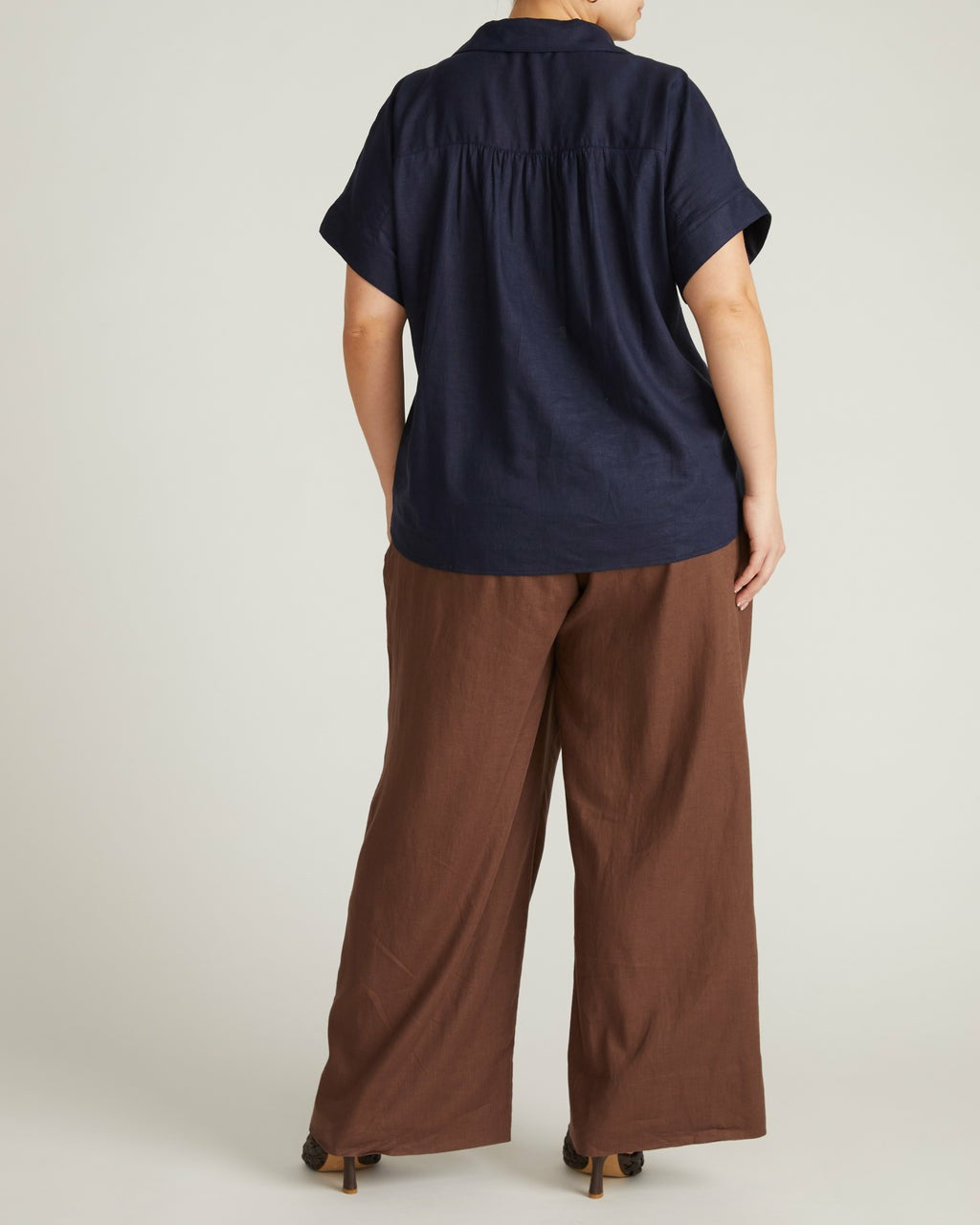 Sandy Short Sleeve Stretch Linen Blend Shirt - Universal Standard
