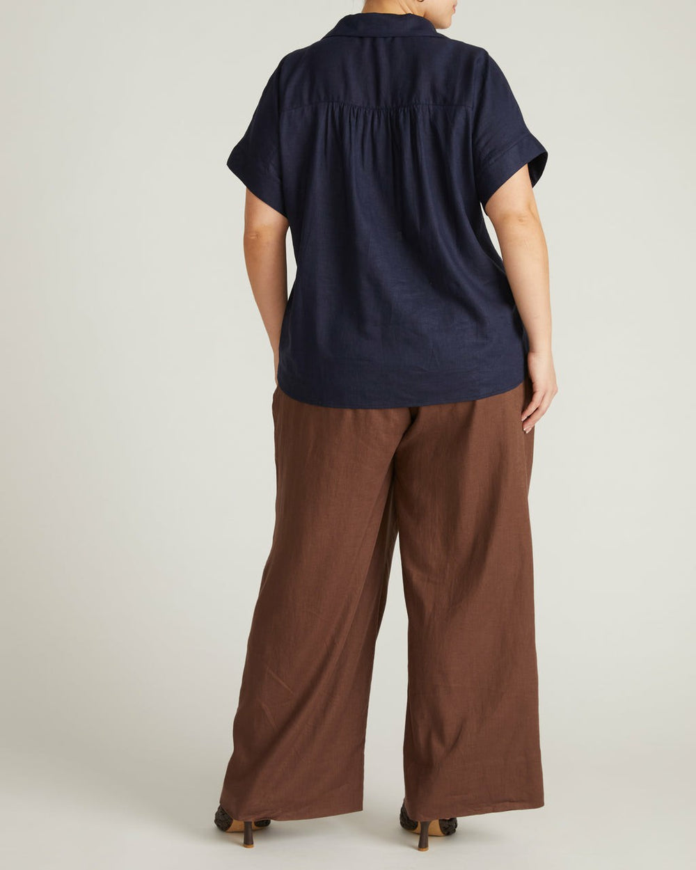 Sandy Short Sleeve Stretch Linen Blend Shirt - Universal Standard