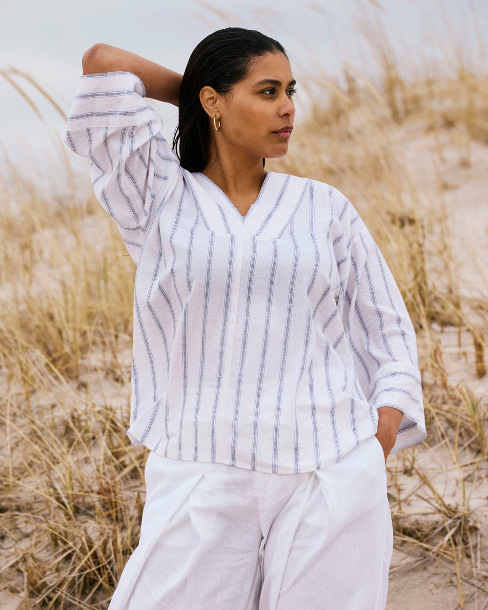 Elio V-Neck Linen Blend Top - Universal Standard