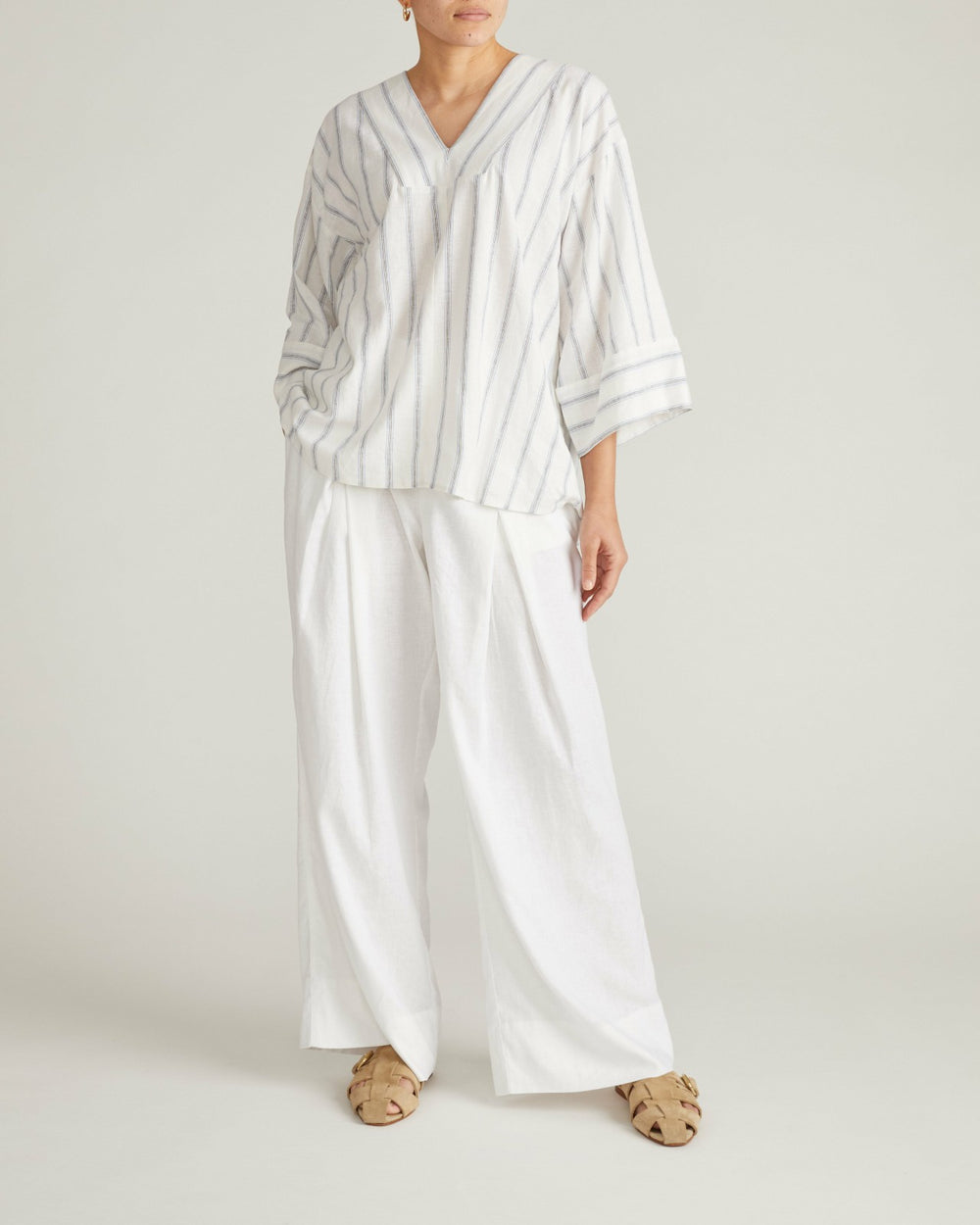 Elio V-Neck Linen Blend Top - Universal Standard