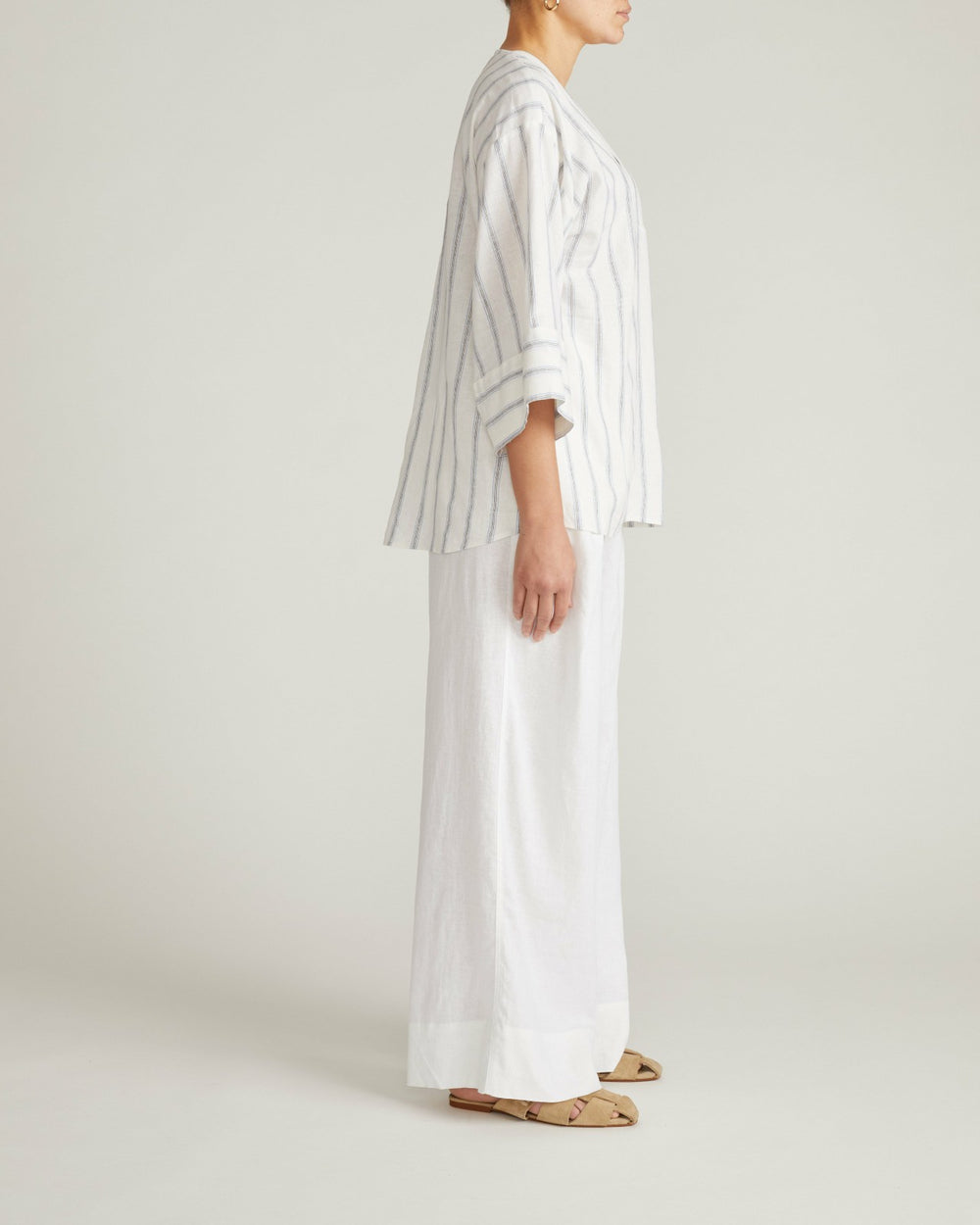 Elio V-Neck Linen Blend Top - Universal Standard