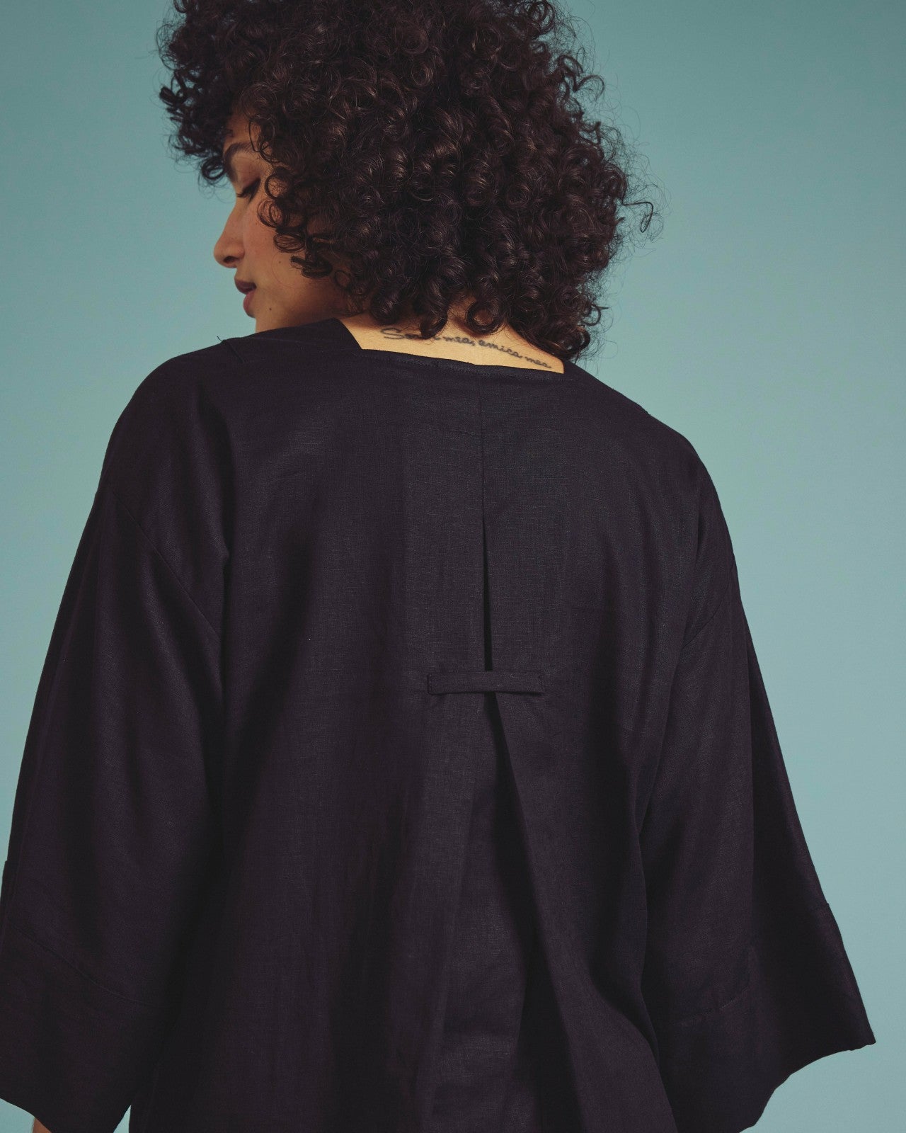 Elio V-Neck Linen Blend Top - Universal Standard