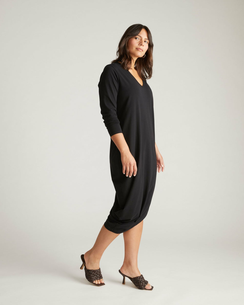 Iconic Long Sleeve V-Neck Geneva Dress - Universal Standard