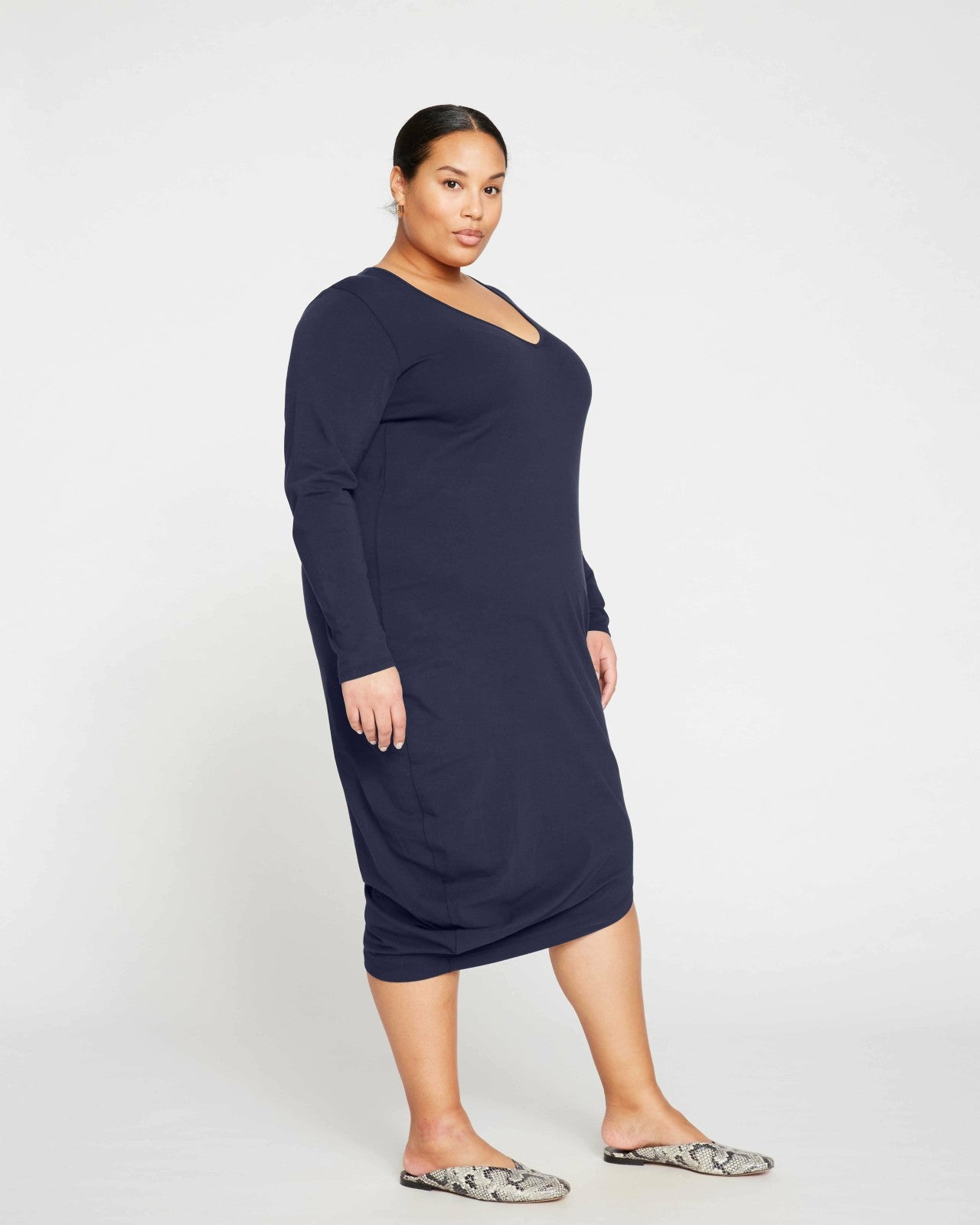 Iconic Long Sleeve V-Neck Geneva Dress - Universal Standard