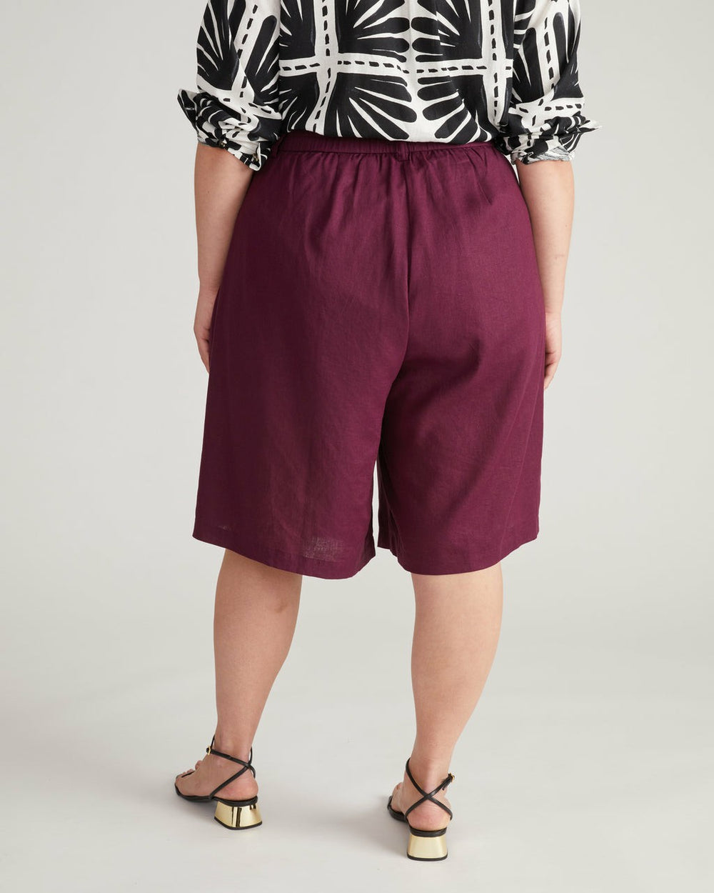 Seaport Tailored Linen Blend Short - Universal Standard