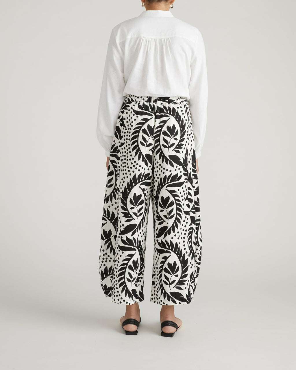 Cosma Barrel Leg Linen Blend Pants - Universal Standard