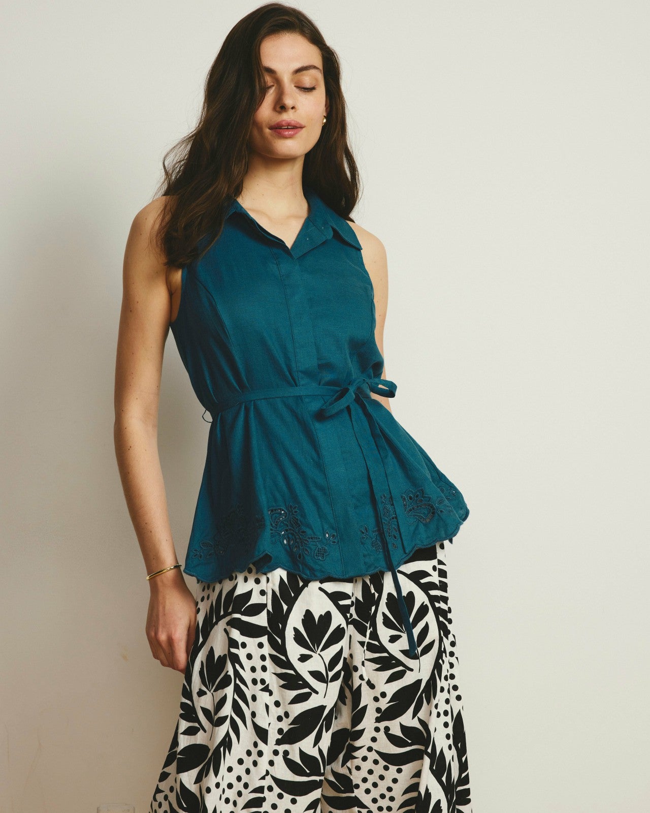 Adelaide Embroidered Sleeveless Linen Blend Shirt - Universal Standard