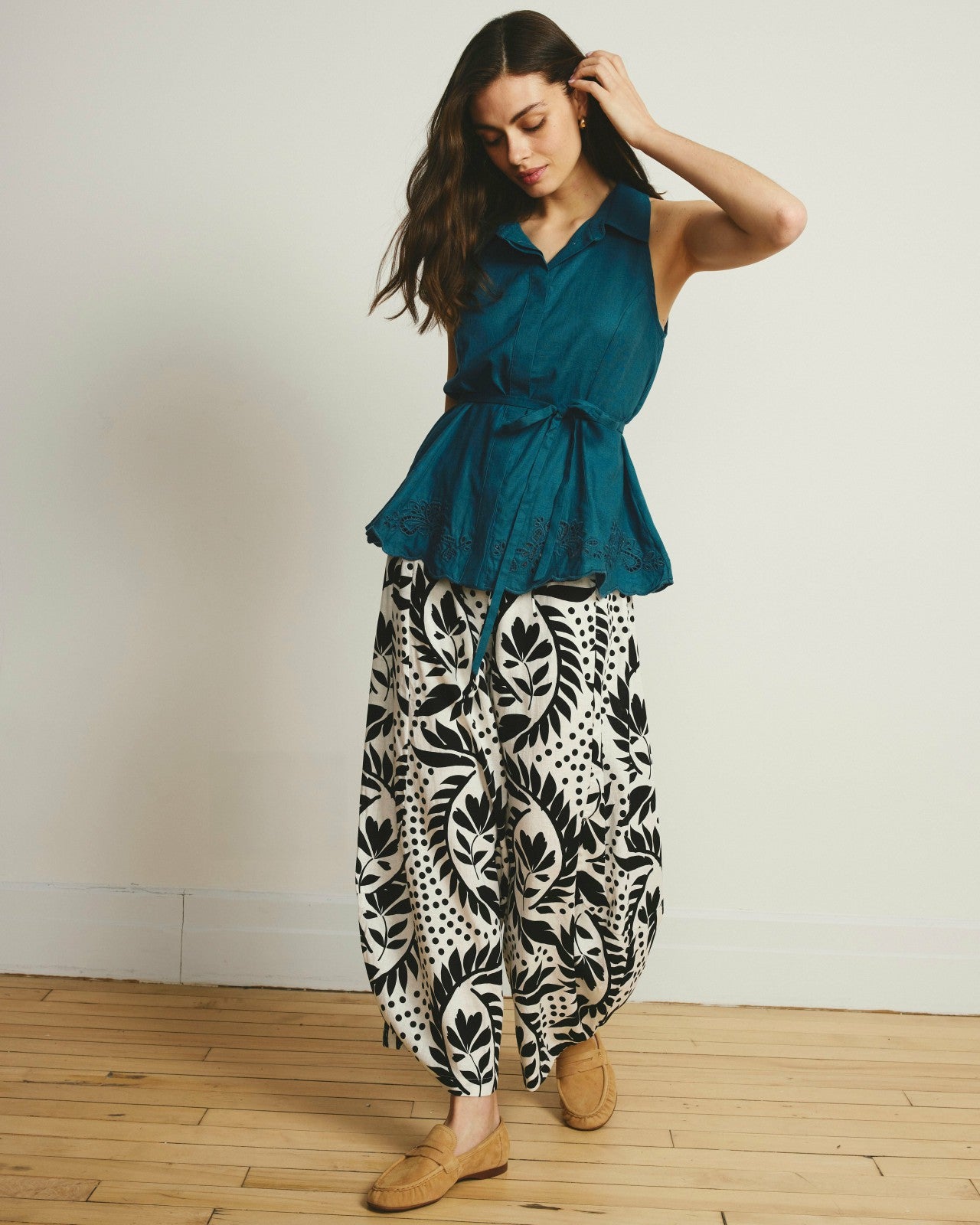 Adelaide Embroidered Sleeveless Linen Blend Shirt - Universal Standard