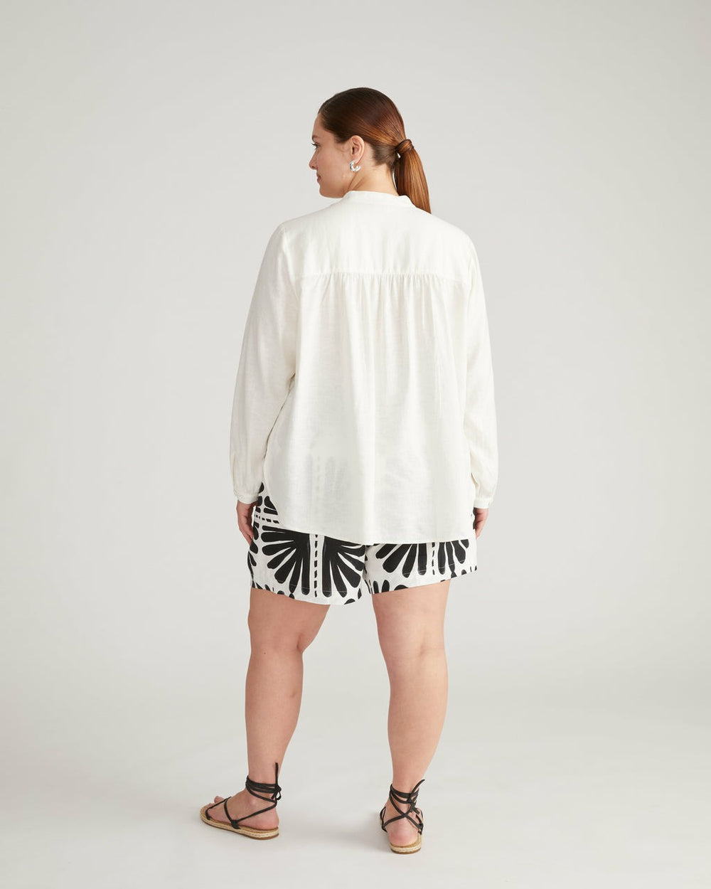 Avalon Linen Blend Blouse - Universal Standard