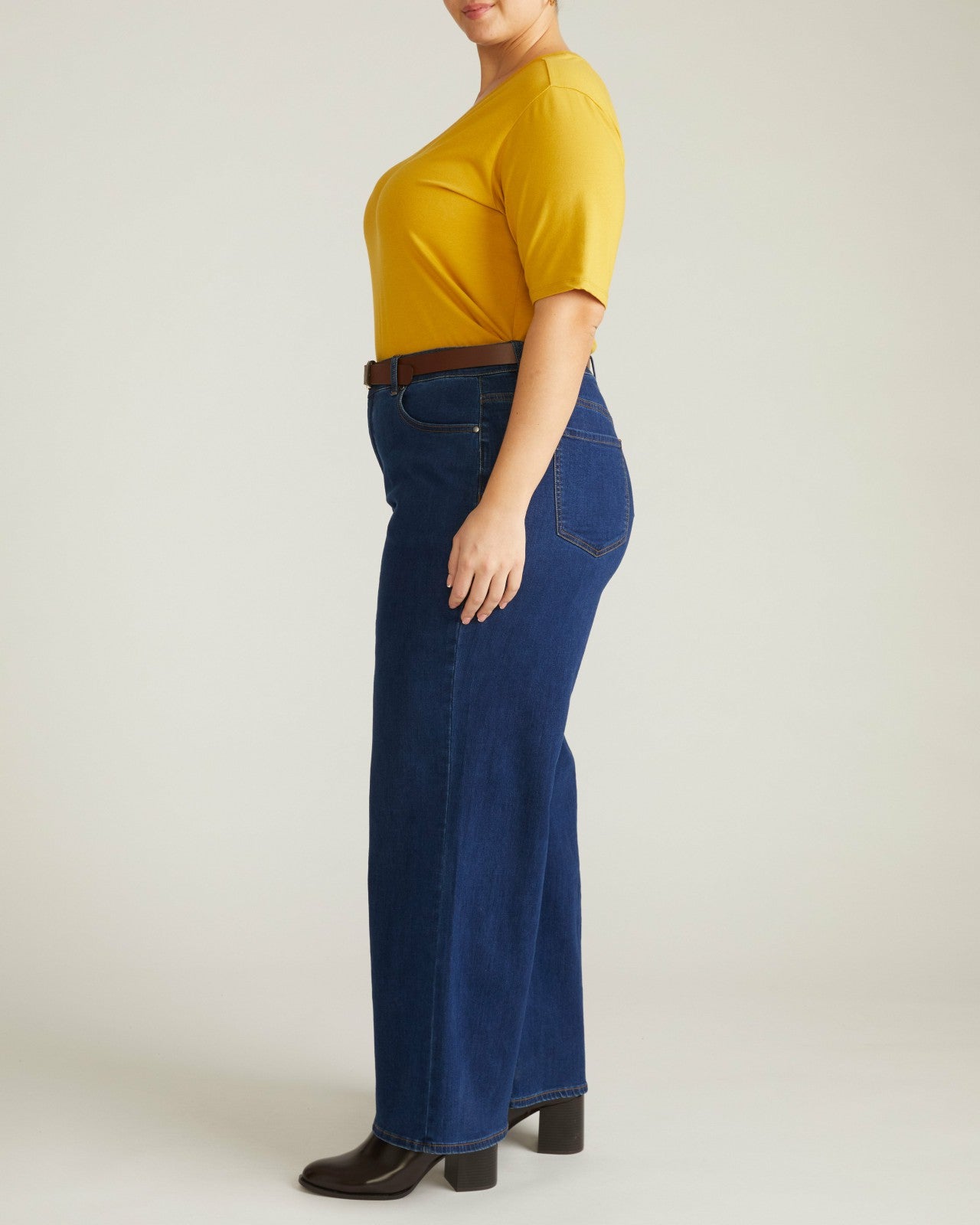 Maia Stovepipe Sleeve V Neck Tee - Universal Standard