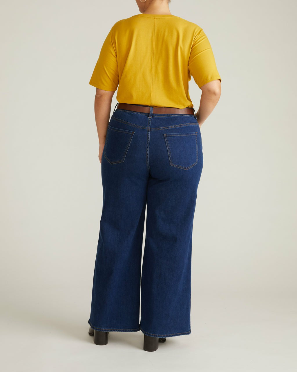 Maia Stovepipe Sleeve V Neck Tee - Universal Standard
