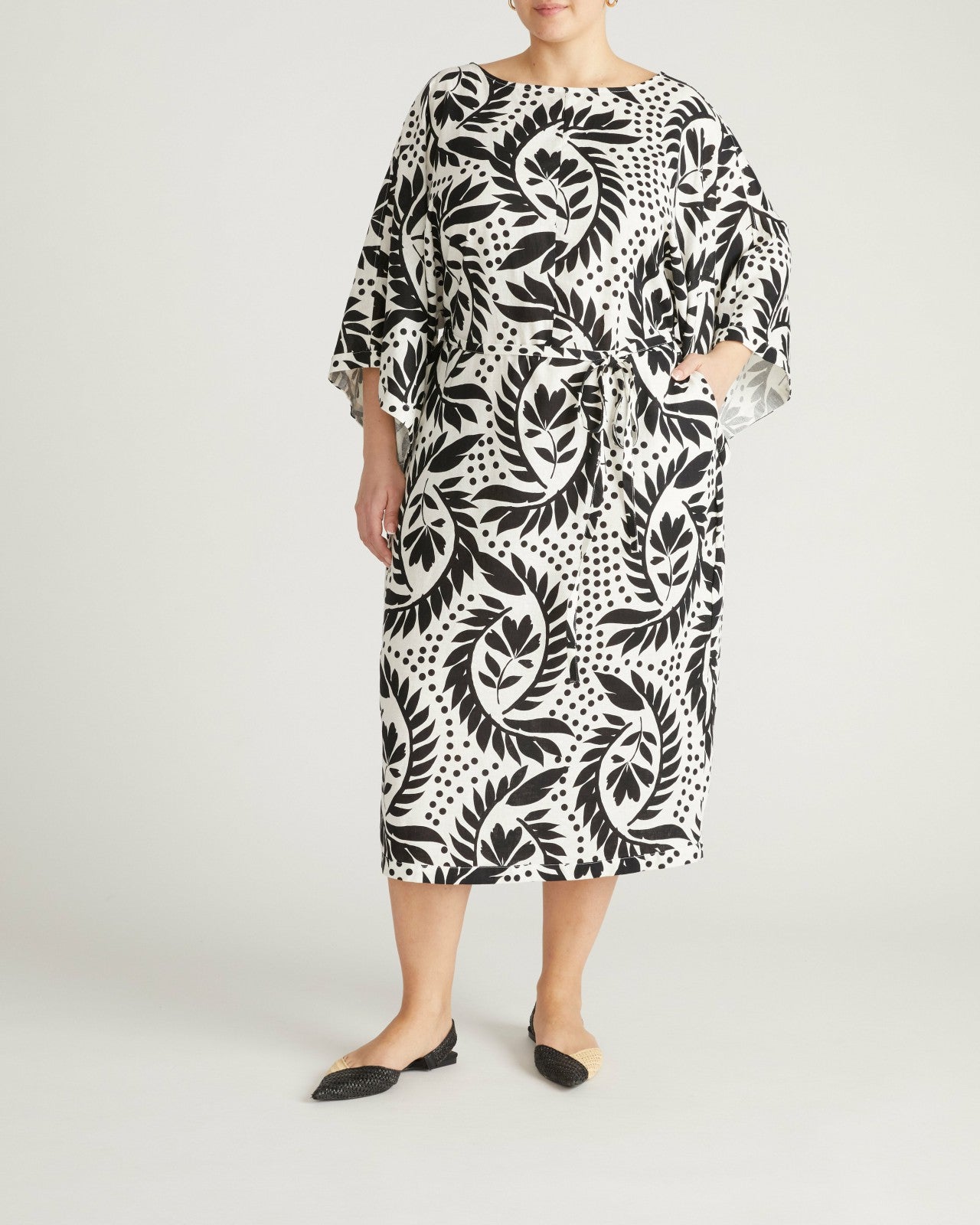 Lio Linen Blend Dress - Universal Standard